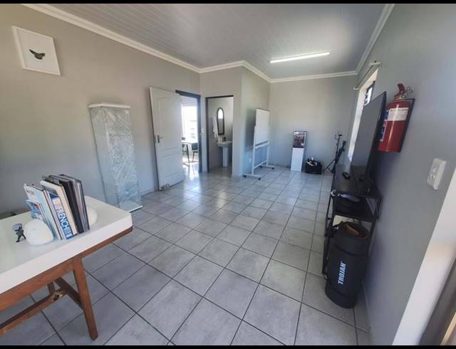 5 BEDROOM HOUSE FOR SALE IN SEEMEEU PARK